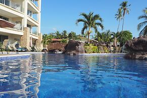 Condominio Diamante del Sol by CRHR