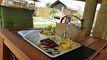 Makumutu Lodge & Campsite