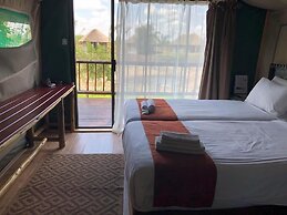 Makumutu Lodge & Campsite