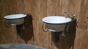 Makumutu Lodge & Campsite