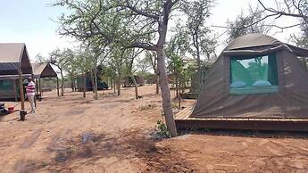 Makumutu Lodge & Campsite