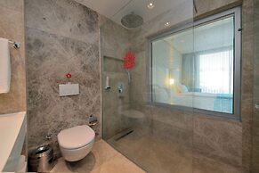 Lugga Boutique Hotel & Beach