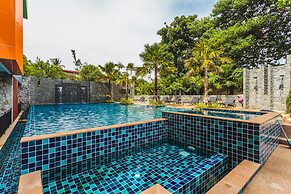 Condo in Nai Harn in ReLife 15-123-210