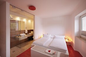 18Arts Hotel - Living in a Gallery!