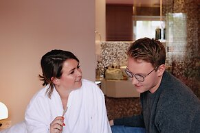 18Arts Hotel - Living in a Gallery!