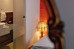 18Arts Hotel - Living in a Gallery!