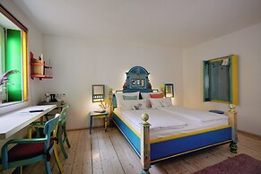 18Arts Hotel - Living in a Gallery!