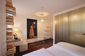 18Arts Hotel - Living in a Gallery!