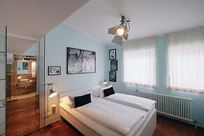 18Arts Hotel - Living in a Gallery!