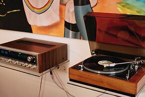 18Arts Hotel - Living in a Gallery!