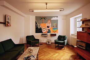 18Arts Hotel - Living in a Gallery!