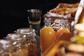 18Arts Hotel - Living in a Gallery!