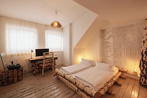 18Arts Hotel - Living in a Gallery!