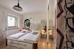 18Arts Hotel - Living in a Gallery!