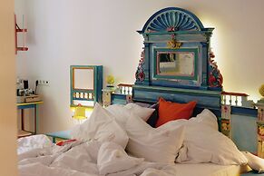 18Arts Hotel - Living in a Gallery!