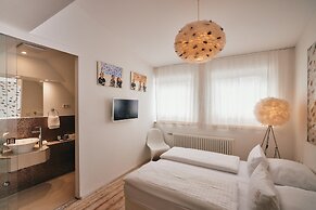 18Arts Hotel - Living in a Gallery!