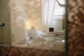 18Arts Hotel - Living in a Gallery!