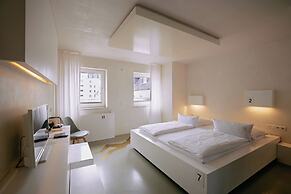 18Arts Hotel - Living in a Gallery!