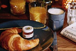 18Arts Hotel - Living in a Gallery!