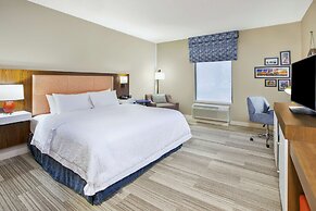 Hampton Inn & Suites Oakwood Village-Cleveland