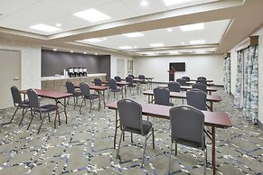 Hampton Inn & Suites Oakwood Village-Cleveland