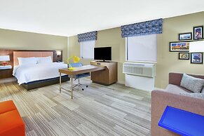 Hampton Inn & Suites Oakwood Village-Cleveland