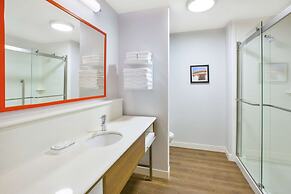 Hampton Inn & Suites Oakwood Village-Cleveland