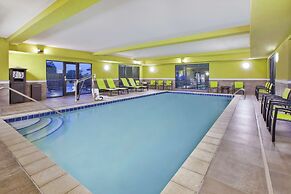 Hampton Inn & Suites Oakwood Village-Cleveland