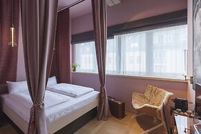 The Flushing Meadows Hotel & Bar