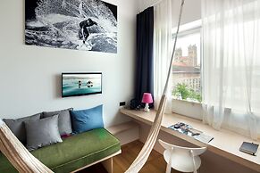 The Flushing Meadows Hotel & Bar