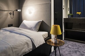 The Flushing Meadows Hotel & Bar