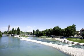 The Flushing Meadows Hotel & Bar