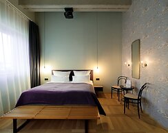 The Flushing Meadows Hotel & Bar