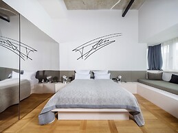 The Flushing Meadows Hotel & Bar