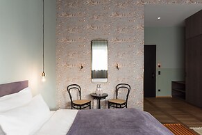 The Flushing Meadows Hotel & Bar