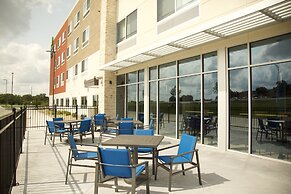 Holiday Inn Express & Suites Kansas City - Lee's Summit by IHG