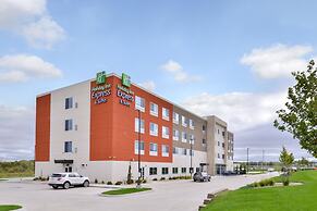 Holiday Inn Express & Suites Kansas City - Lee's Summit by IHG