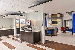 Holiday Inn Express & Suites Kansas City - Lee's Summit by IHG