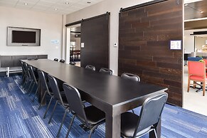 Holiday Inn Express & Suites Kansas City - Lee's Summit by IHG