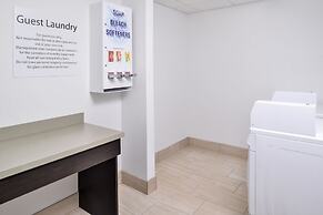 Holiday Inn Express & Suites Kansas City - Lee's Summit by IHG