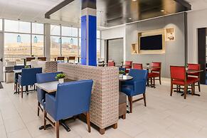 Holiday Inn Express & Suites Kansas City - Lee's Summit by IHG