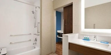 Holiday Inn Express and Suites-Cincinnati NE - Red Bank Road by IHG