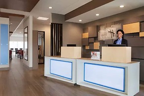 Holiday Inn Express and Suites-Cincinnati NE - Red Bank Road by IHG