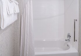 Holiday Inn Express and Suites-Cincinnati NE - Red Bank Road by IHG