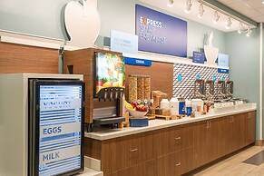 Holiday Inn Express and Suites-Cincinnati NE - Red Bank Road by IHG