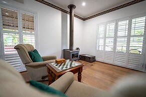 Birds 'n' Bloom Cottages