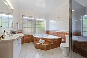 Birds 'n' Bloom Cottages