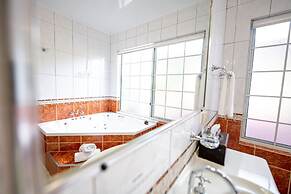 Birds 'n' Bloom Cottages