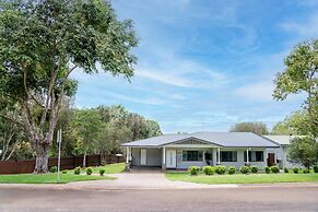 Birds 'n' Bloom Cottages