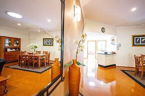 Birds 'n' Bloom Cottages